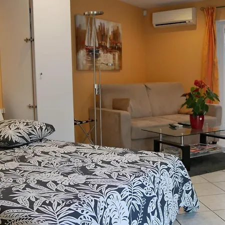 Alojamento de Acomodação e Pequeno-almoço Seignemartin 3*